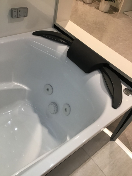★肩包み湯ツインの水流とジェットバス機能もセットで搭載で温浴効果を高めます